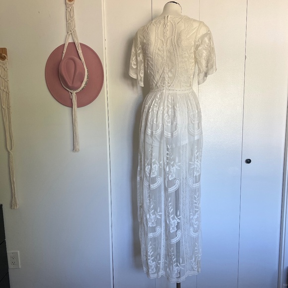 Honey Punch White Lace Deep V Maxi Dress with Shorts Small - Picture 3 of 8
